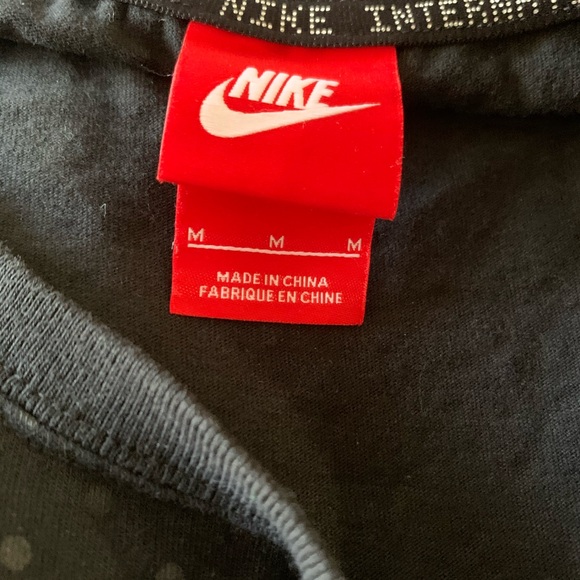 Nike Women's International Muscle Top Black - Picture 8 of 8